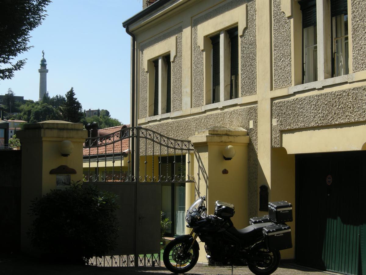 Appartamento con 2 Camere da Letto, Terrazza e Vista Giardino